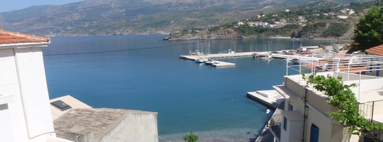 uitzicht op haventje in Ionian