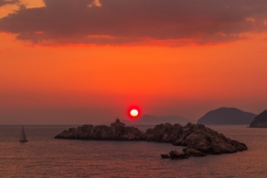 zonsondergang eiland bij Dubrovnik